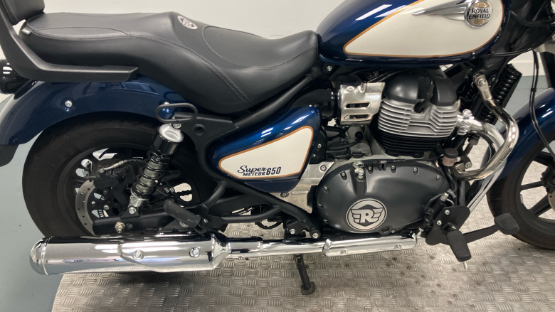 Royal Enfield Super Meteor 650 Top (23MY)